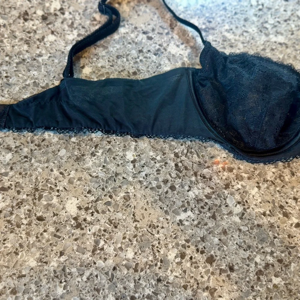 Victoria's Secret Black Demi Bra - Size 34C ✨ - Picture 5 of 7